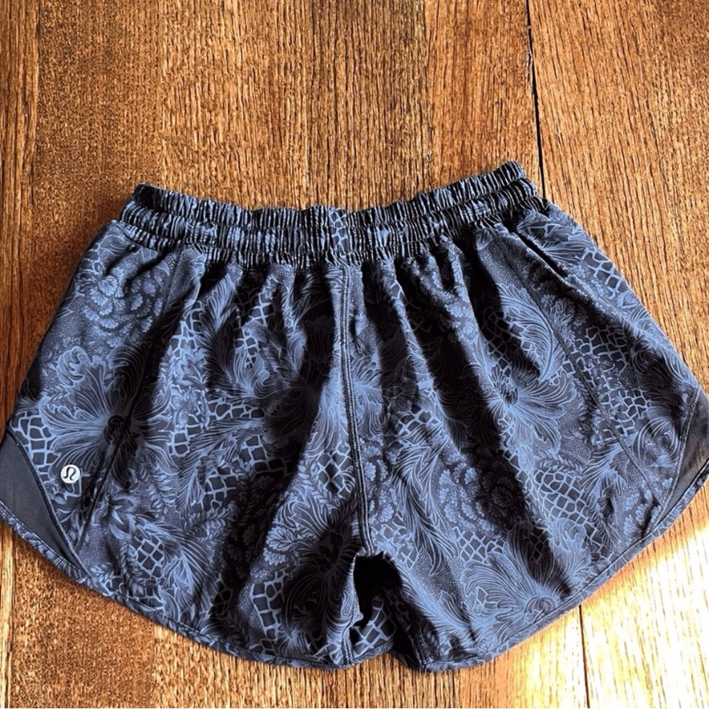 🍋LIKE NEW Lululemon 4 Pc Hottie Hot  Shorts - Picture 6 of 14